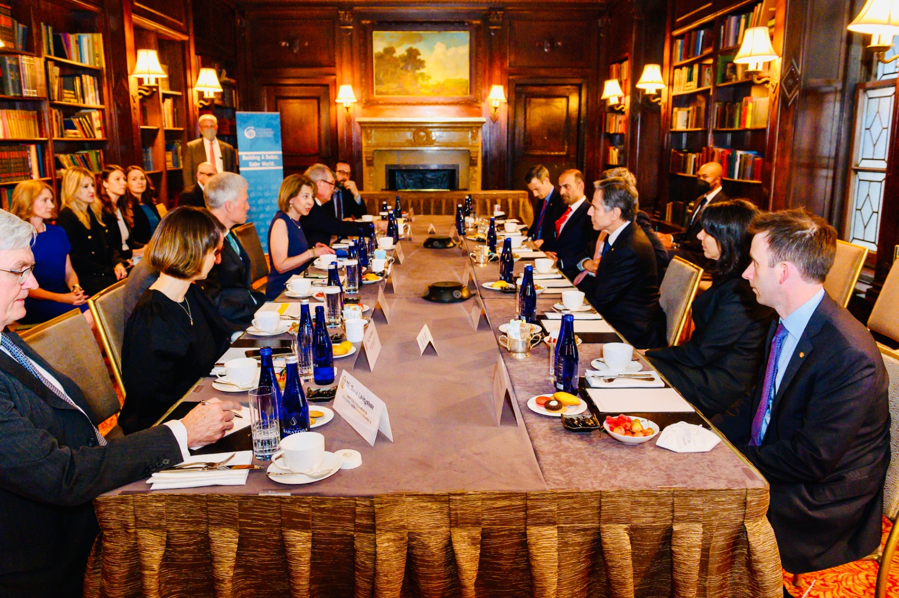 Diplomatic meeting on Ukraine private sector support